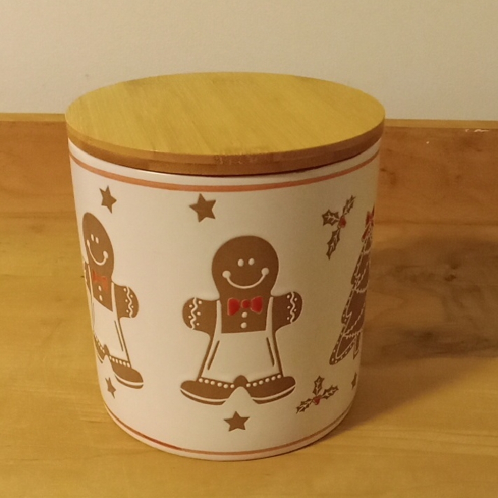 Gingerbread Cookie/ Snack Jar with Wooden Lid New